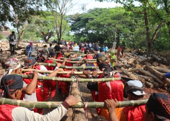 Kisah Mbah Balok Kayu Jati Raksasa Panjang 17 Meter, Kini Jadi ‘Penghuni’ Alun-alun Bojonegoro