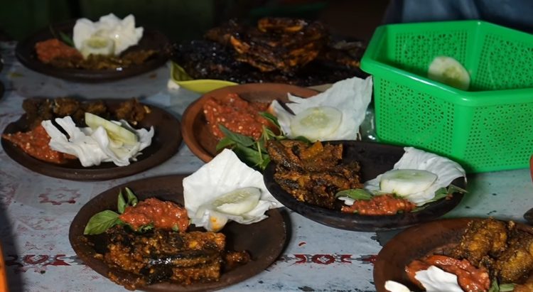Rumah Makan Pondok Salak Bojonegoro, Nikmati Kuliner di Tengah Kebun Salak yang Asri