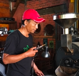 Cerita Tak Habis-habis Dunia Roasting Kopi Agus Salim