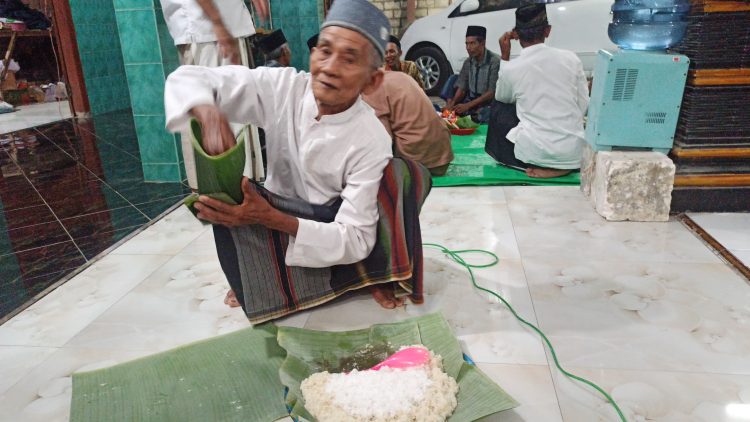 Makan Bersama Ketan Towo di Malam 1 Suro, Tradisi Tampane Tahun di Bojonegoro