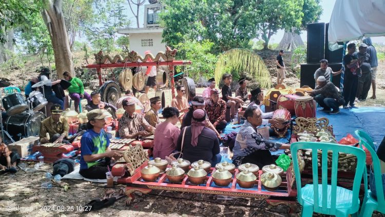 Sedekah Bumi di Sumberan Dander, Menari Tayub hingga Tebar Benih Ikan
