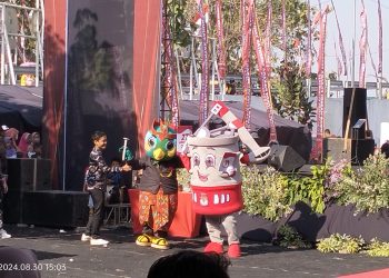 Kemeriahan Kirab Maskot Pilkada Bojonegoro Tahun 2024, dari Reog hingga Perahu Hias