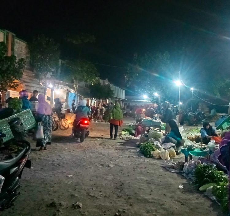 Melihat Geliat Pasar Induk Cepu Malam Hari, Pedagang Berangkat Tengah Malam Pulang Pagi