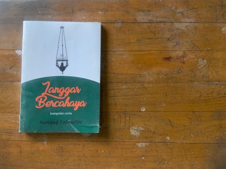Cerita Usai Membaca Langgar Bercahaya: Masihkan Anak-anak Bermain di Langgar?
