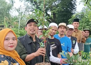 Cara ISNU Bojonegoro Beri Selamat ke Bupati-Wakil Bupati dan Rois Syuriah-Ketua Tanfidiyah NU: Tanam Pohon
