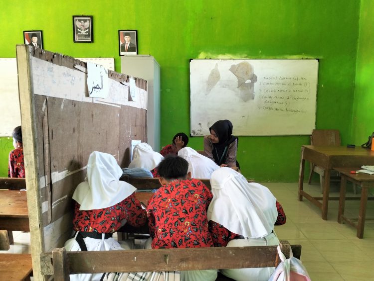 Nyala Semangat Para Siswa SDN 2 Karangmangu, Sekolah di Tengah Hutan Bojonegoro  