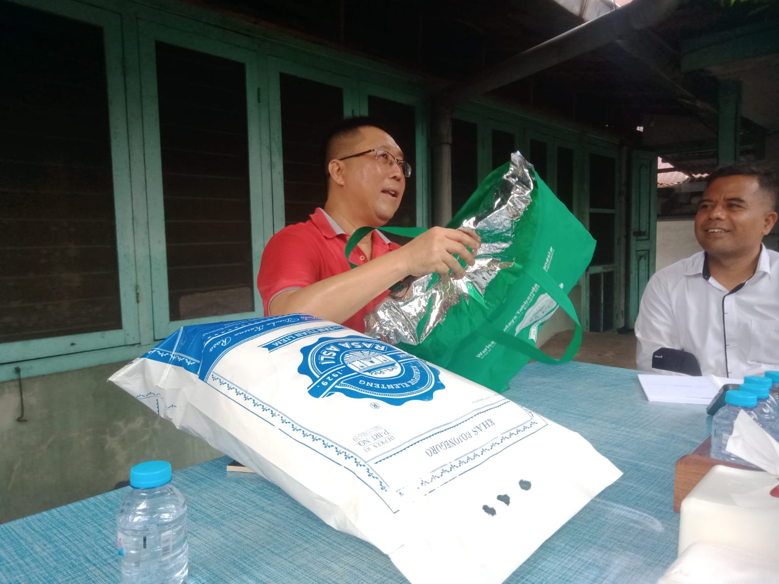 Aku, Kerupuk Klenteng, dan Cerita Rasa