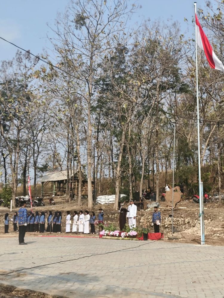 Merayakan HUT ke-81 RI, Ketika Lagu Indonesia Raya Menggema di Antara Pohon Jati Hutan Temayang