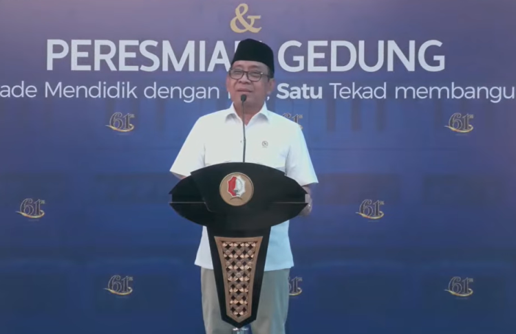 Menko PMK Pratikno “Pulkam”, Bagikan T-Shirt Membangun Manusia Memajukan Kebudayaan