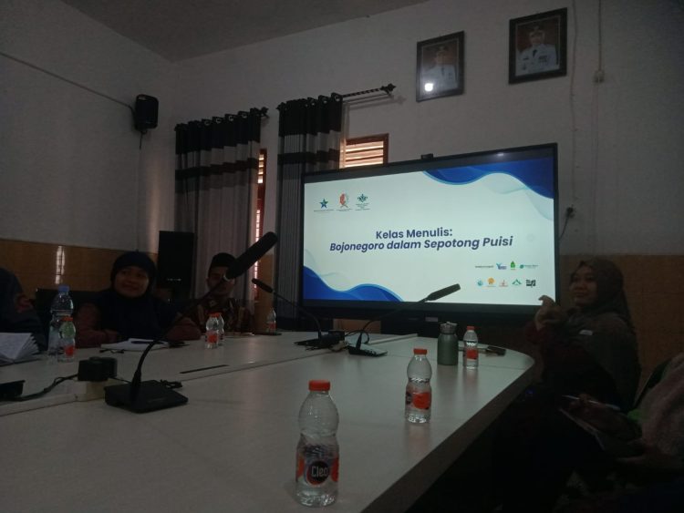 Kelas Menulis Puisi dan Lamunan-lamunan Liar